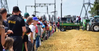 Prezentacja maszyn rolniczych na polach PHR