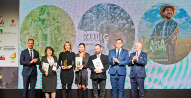 Statuetki Złote Medale 2024 dla odmian: Pszenica ozima Essa, Groch siewny Jowisz, Łubin biały Kulig
