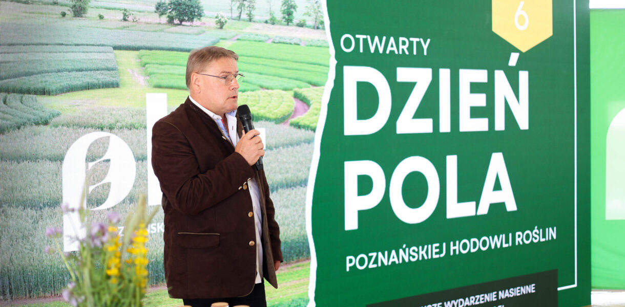 Dzień Pola Poznańskiej Hodowli Rośłin. Prezes PHR Tomasz Dutkiewicz.