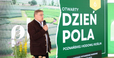 Dzień Pola Poznańskiej Hodowli Rośłin. Prezes PHR Tomasz Dutkiewicz.